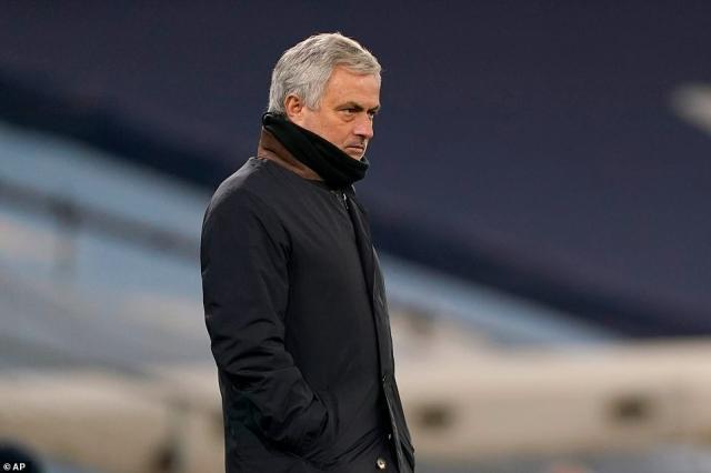 39251340-9253507-Jose_Mourinho_s.jpg
